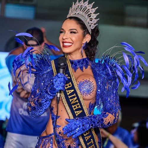Monique Rizzeto é coroada rainha de bateria da Acadêmicos de Niterói