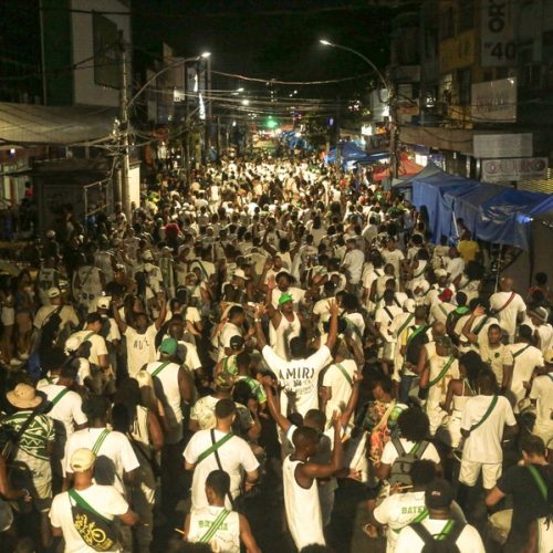 Império Serrano realiza primeiro ensaio de rua para o Carnaval 2025 nesta terça (3)