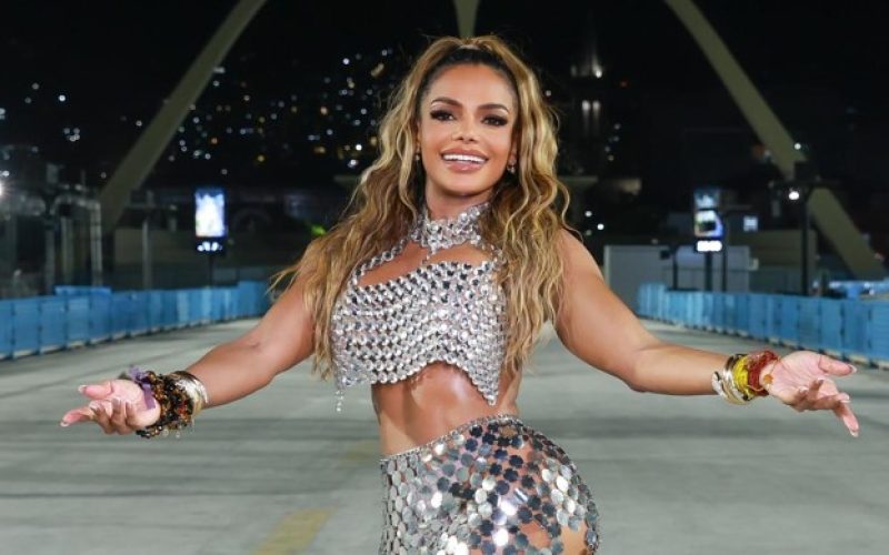 Quitéria Chagas segue como rainha de bateria do Império Serrano