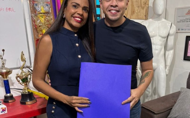 Nathália Brito recebe figurino para estreia como musa da União da Ilha